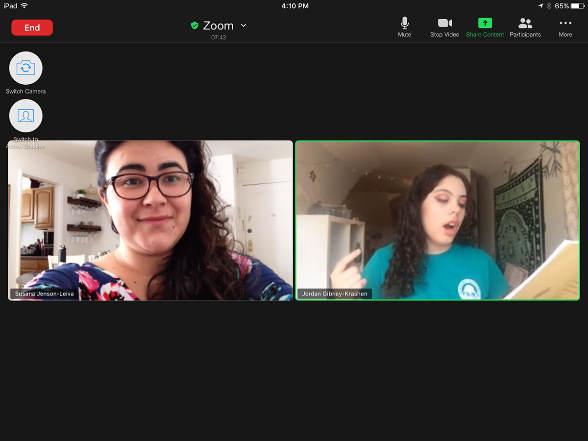Susana Leiva teaching her student online through Zoom.