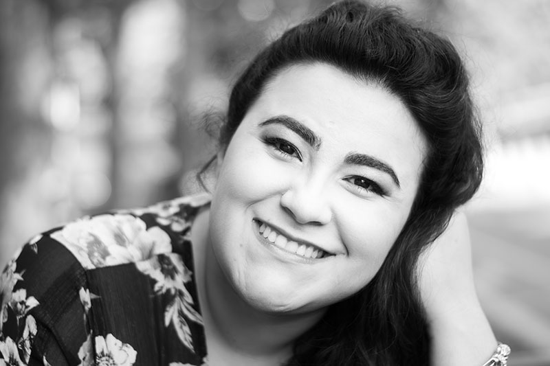 A picture of Susana Leiva smiling elegantly at the camera